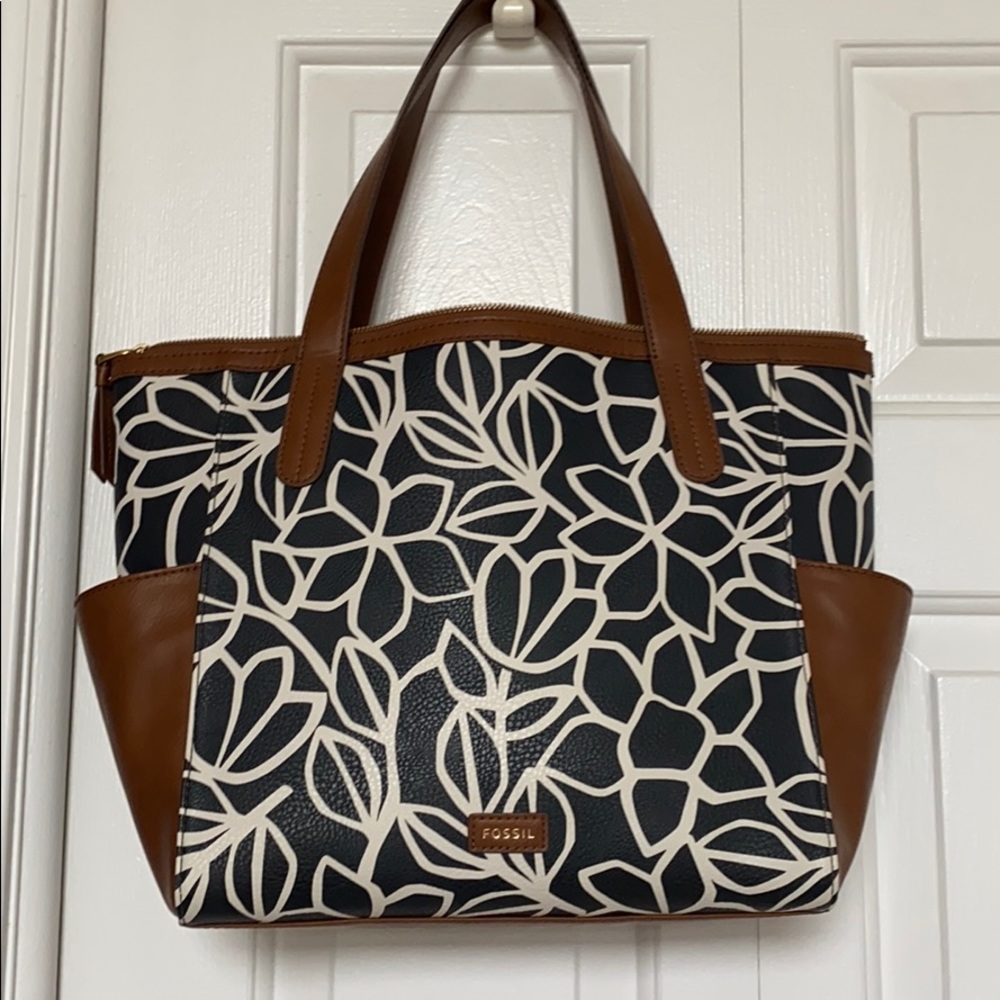 Fossil tote